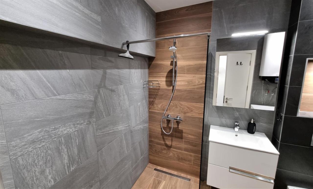 Luxury Quiet Apartment In The City Center 플로브디프 외부 사진
